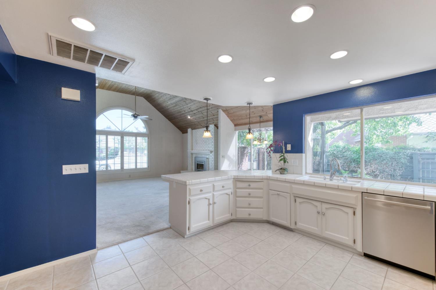 2555 W Bluff Ave #139, Fresno, CA 93711