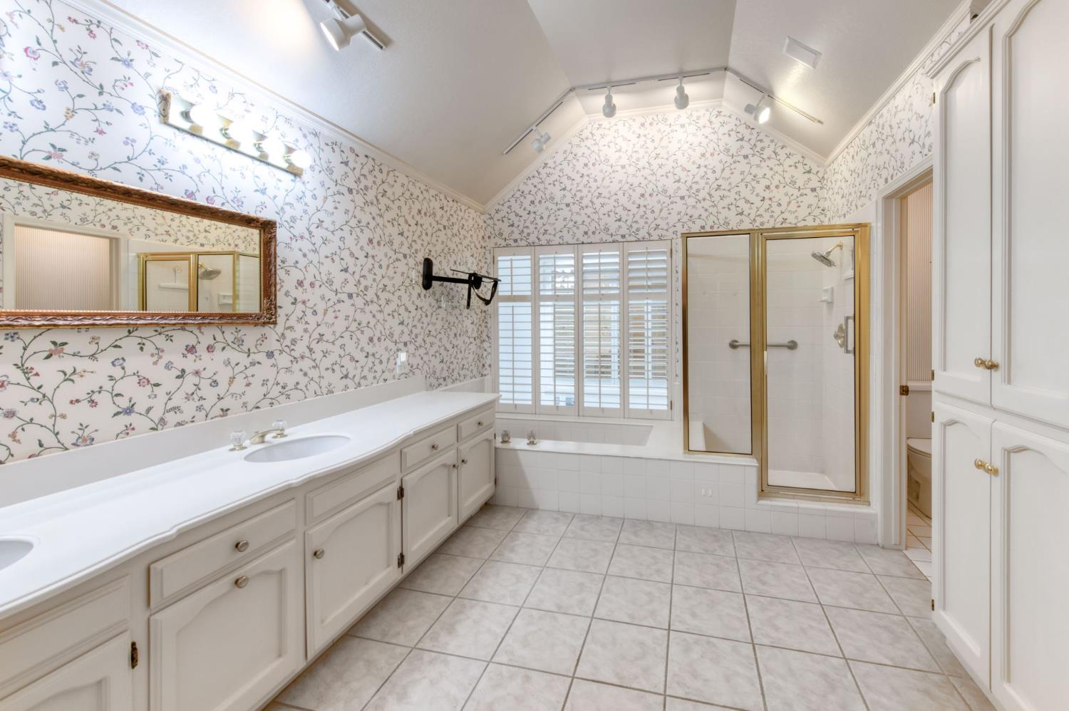 2555 W Bluff Ave #139, Fresno, CA 93711