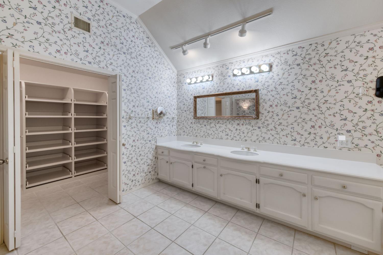2555 W Bluff Ave #139, Fresno, CA 93711