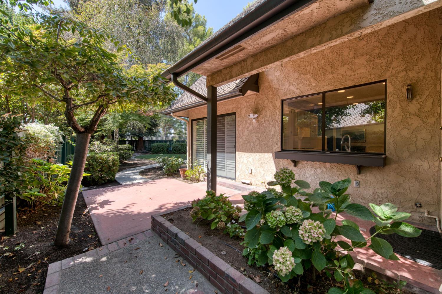 2555 W Bluff Ave #139, Fresno, CA 93711