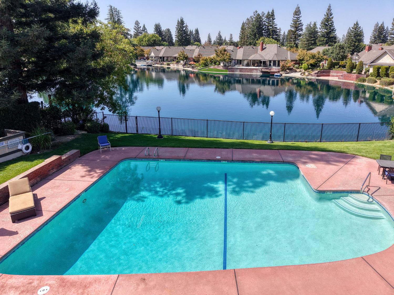2555 W Bluff Ave #139, Fresno, CA 93711