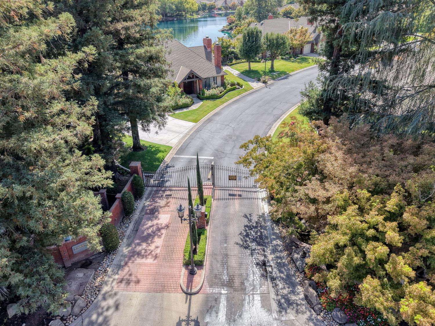 2555 W Bluff Ave #139, Fresno, CA 93711