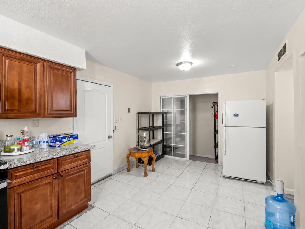 4746 E Woodward Ave, Fresno, CA 93702