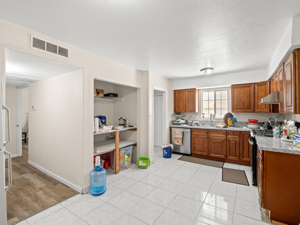 4746 E Woodward Ave, Fresno, CA 93702