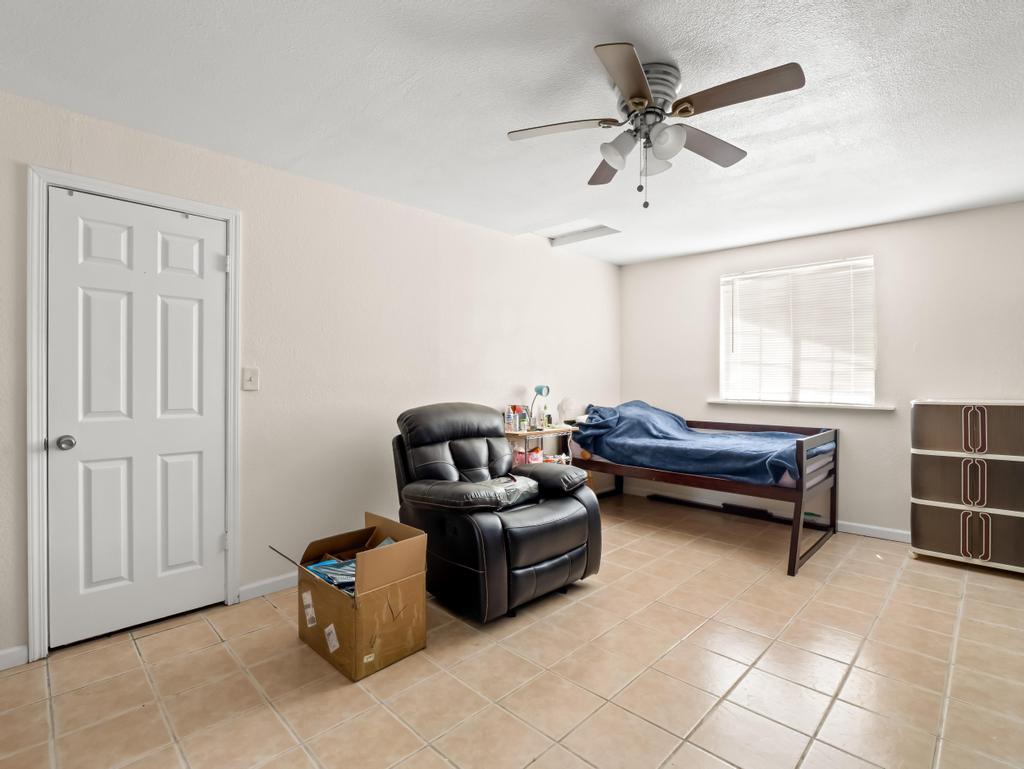 4746 E Woodward Ave, Fresno, CA 93702