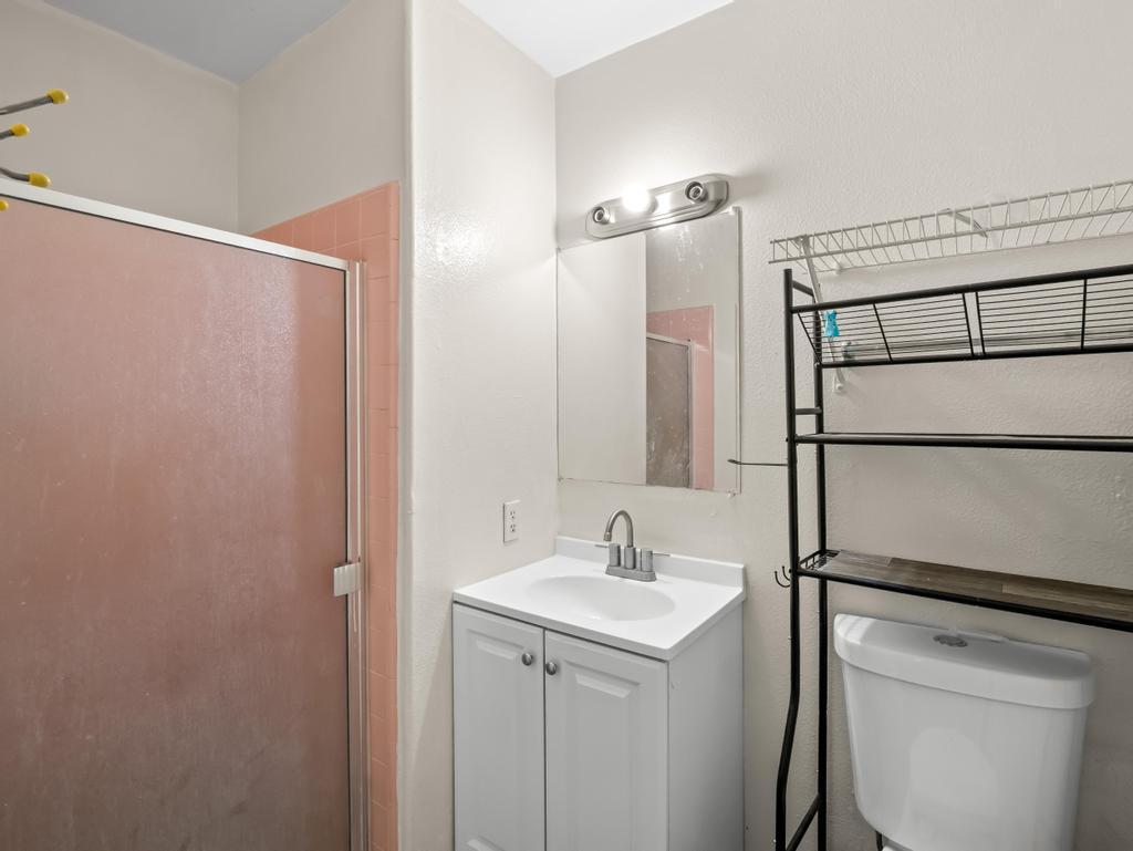 4746 E Woodward Ave, Fresno, CA 93702