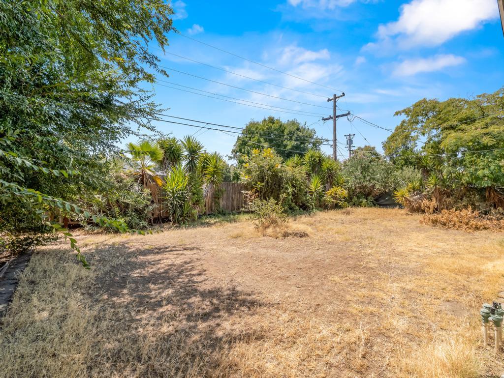 4746 E Woodward Ave, Fresno, CA 93702