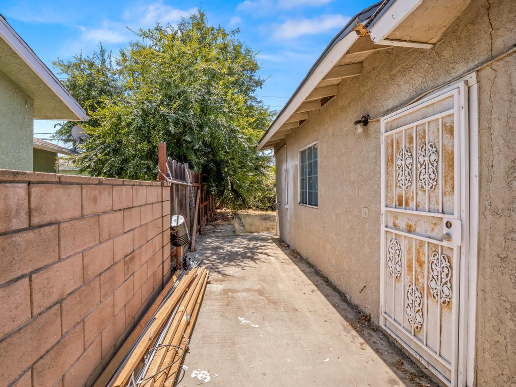 4746 E Woodward Ave, Fresno, CA 93702