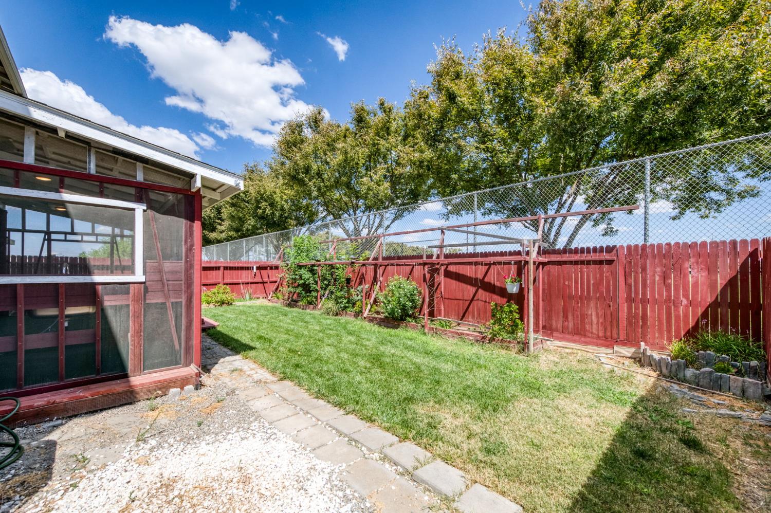 2309 S Justin Ave, Fresno, CA 93725