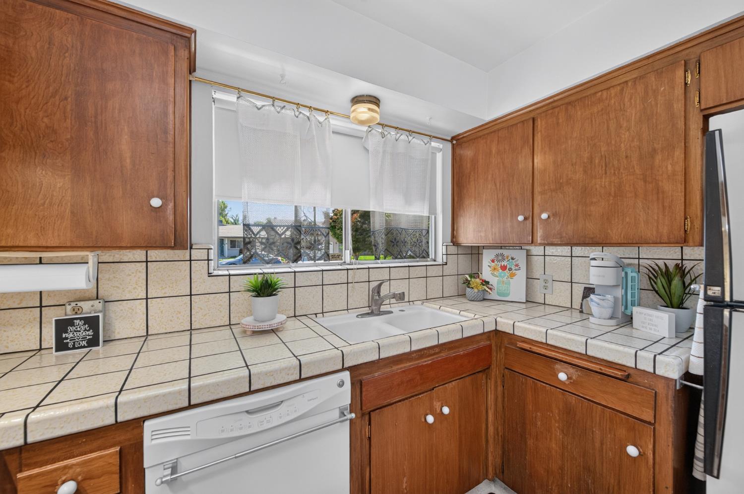 1256 E San Bruno Ave, Fresno, CA 93710