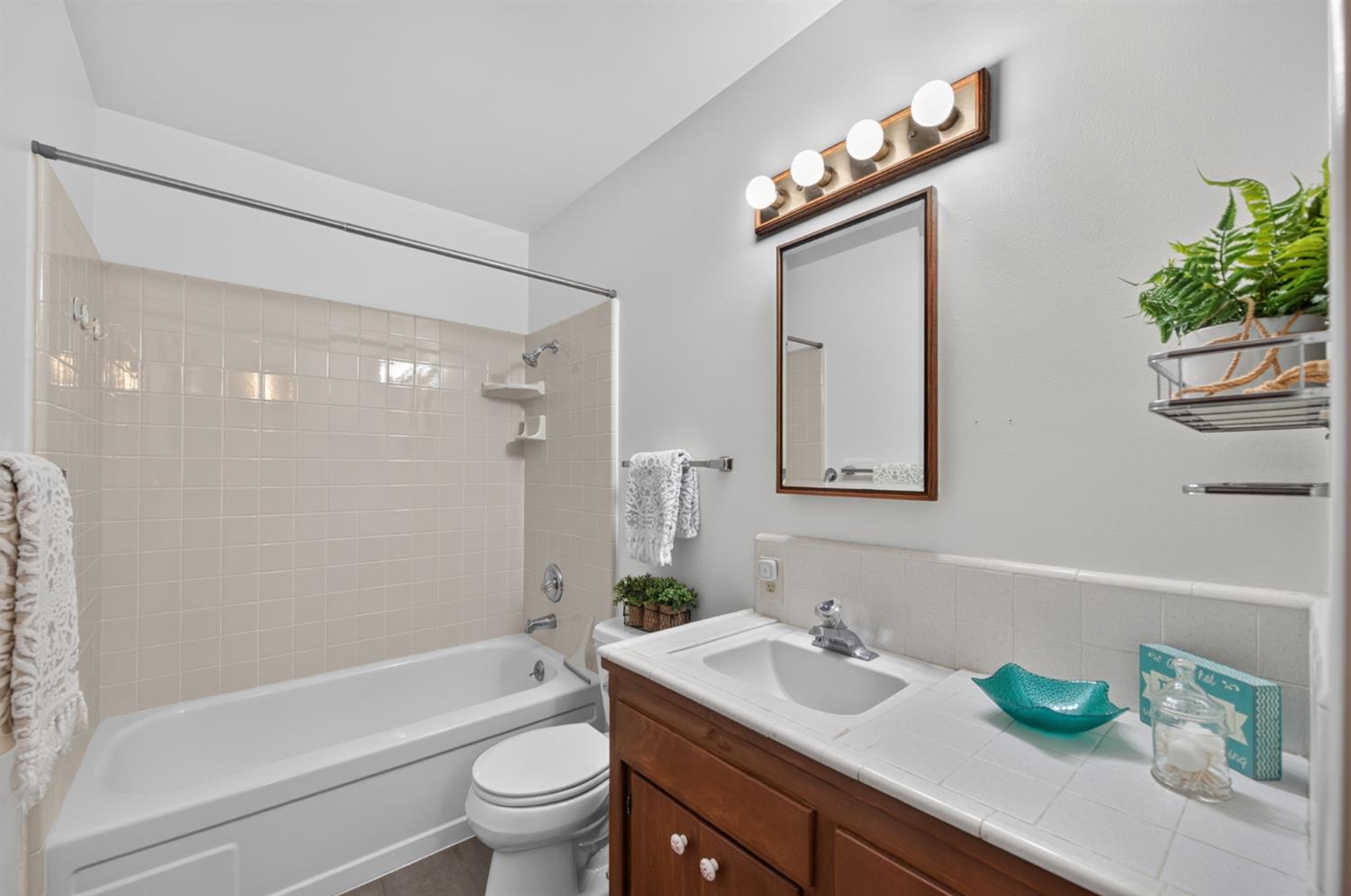 1256 E San Bruno Ave, Fresno, CA 93710
