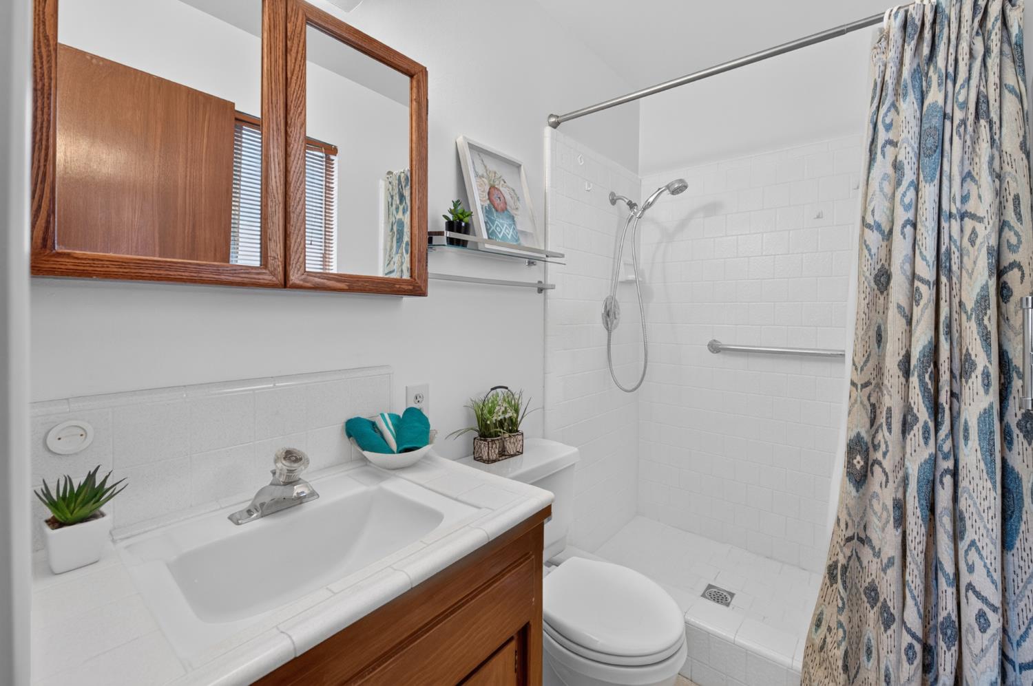 1256 E San Bruno Ave, Fresno, CA 93710