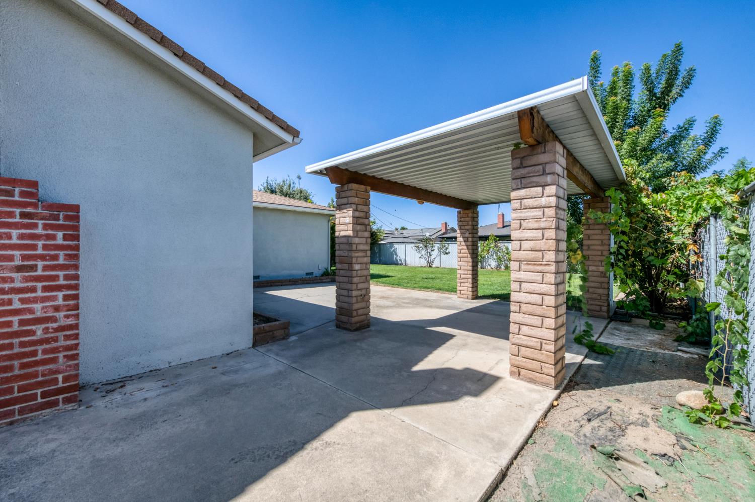 1256 E San Bruno Ave, Fresno, CA 93710