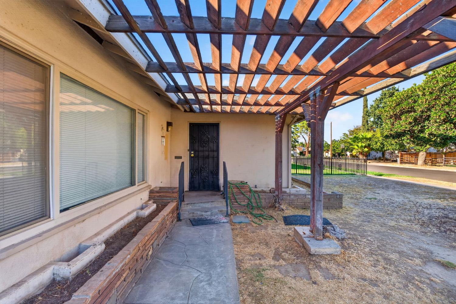 1517 N Teilman Ave, Fresno, CA 93728