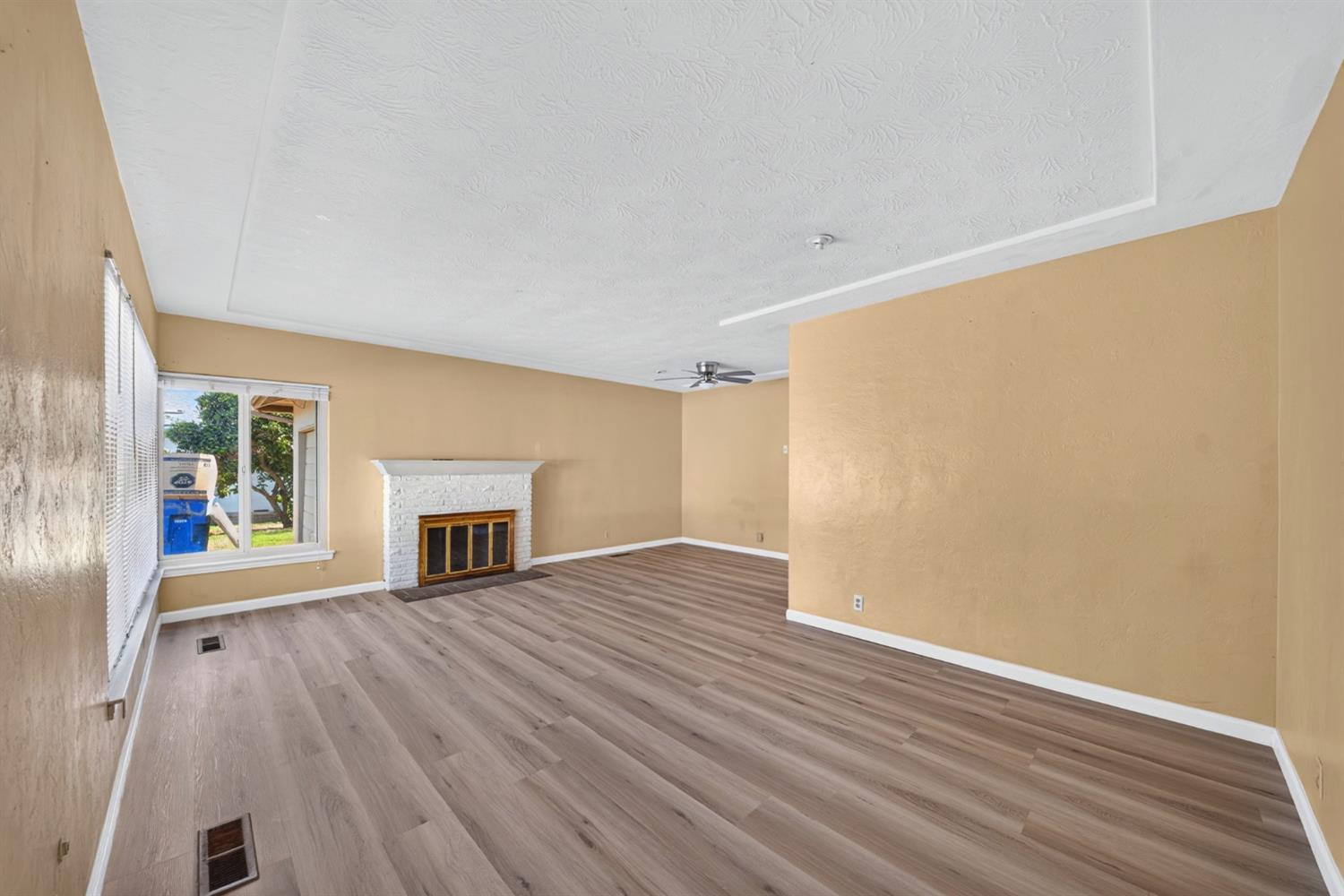 1517 N Teilman Ave, Fresno, CA 93728