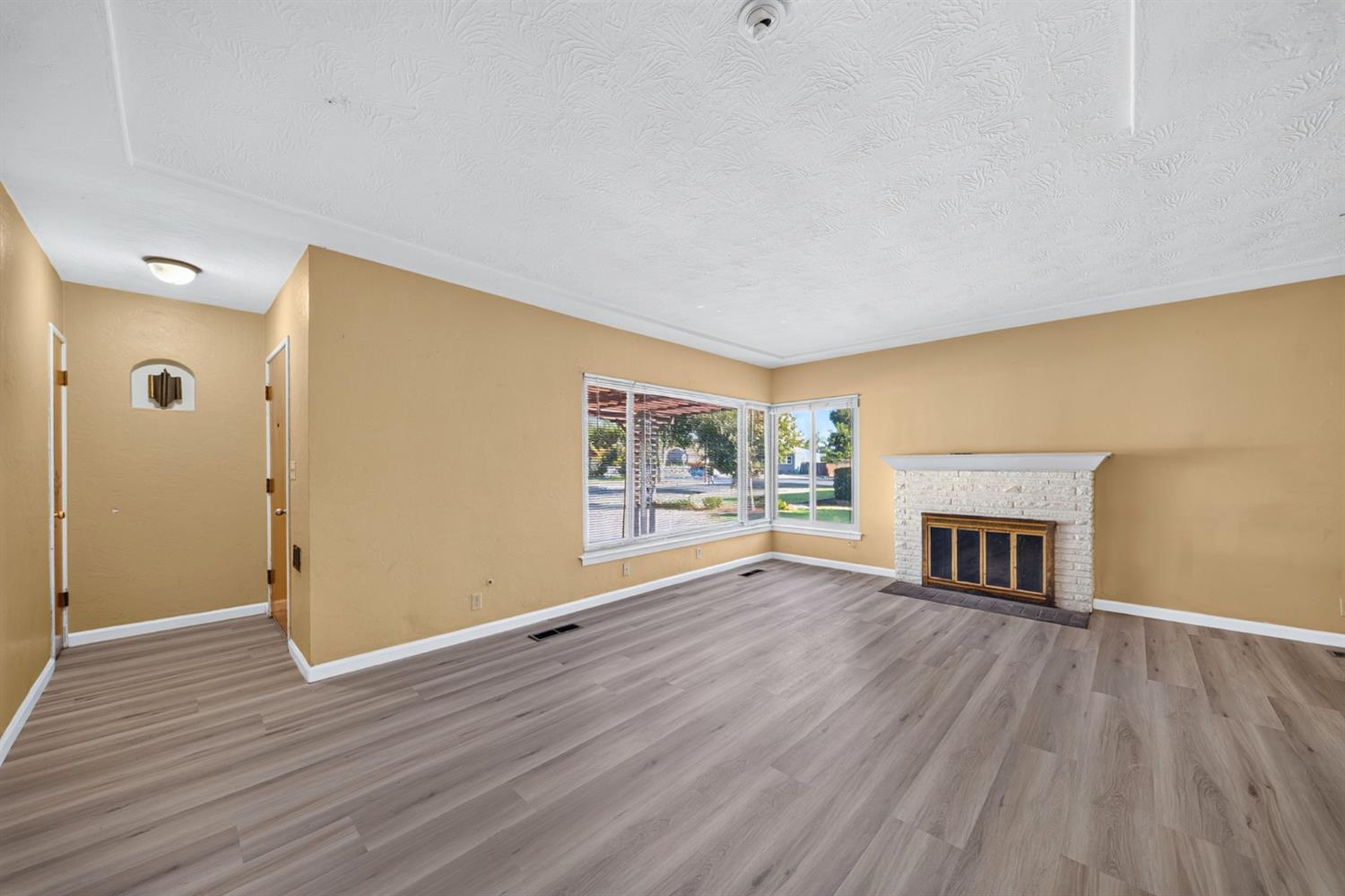 1517 N Teilman Ave, Fresno, CA 93728