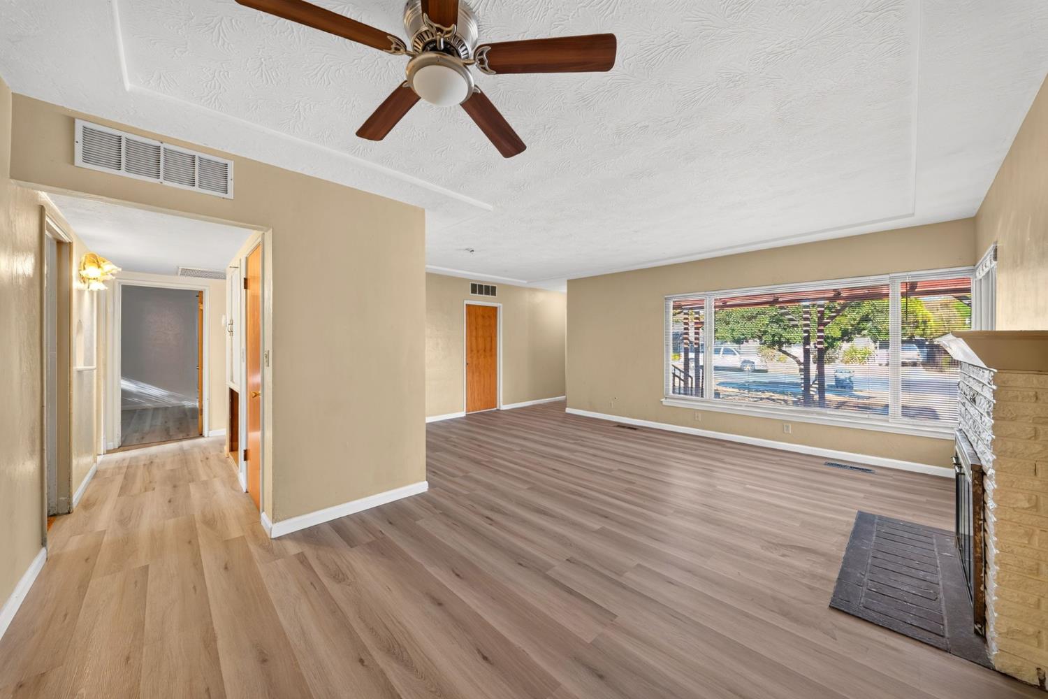 1517 N Teilman Ave, Fresno, CA 93728