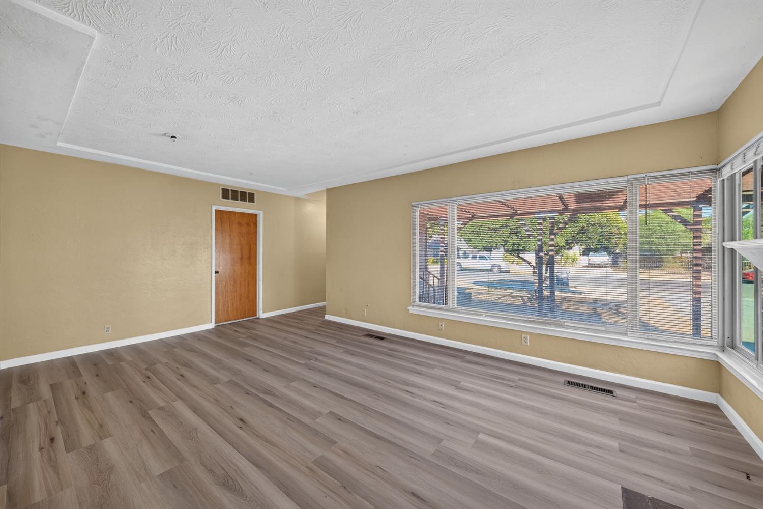 1517 N Teilman Ave, Fresno, CA 93728