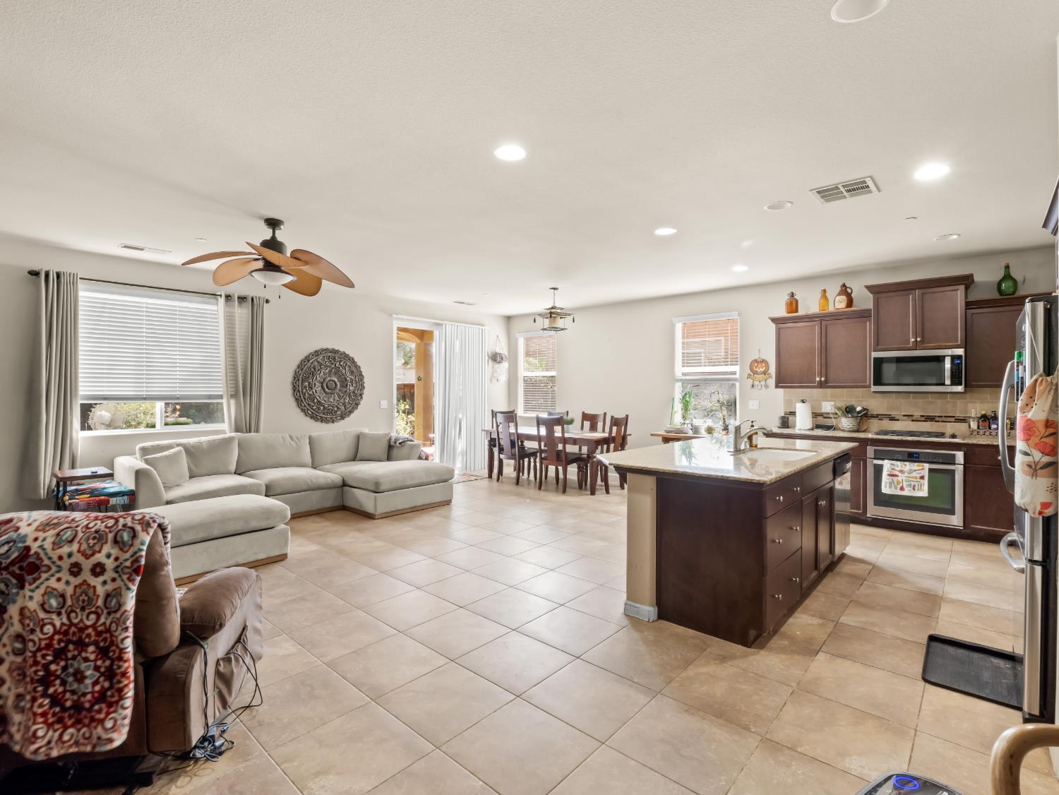 3022 Celeste Ave, Clovis, CA 93619