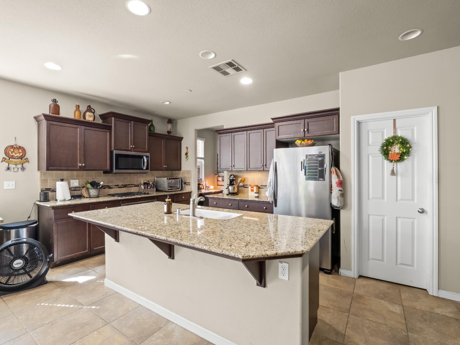 3022 Celeste Ave, Clovis, CA 93619