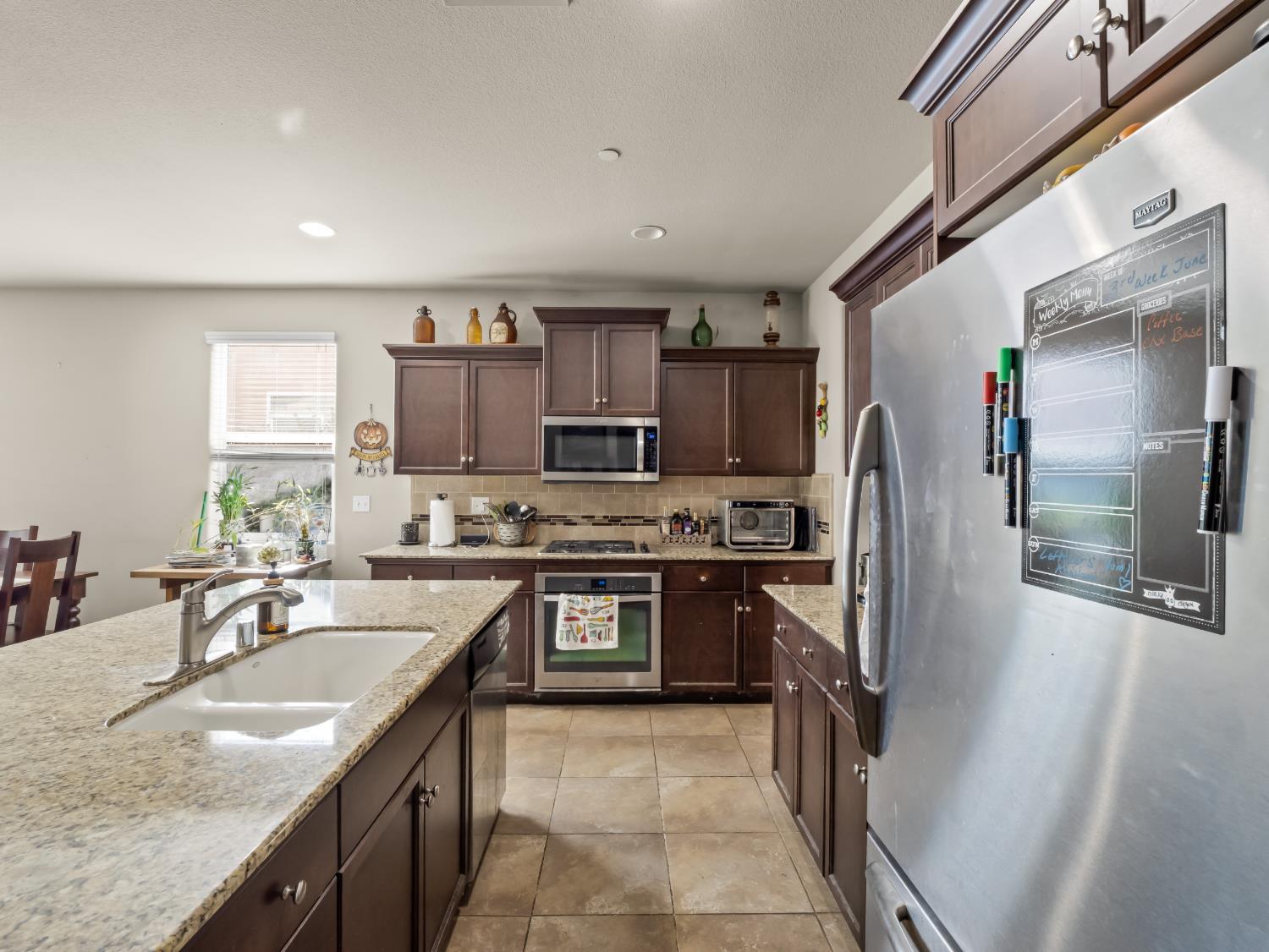 3022 Celeste Ave, Clovis, CA 93619