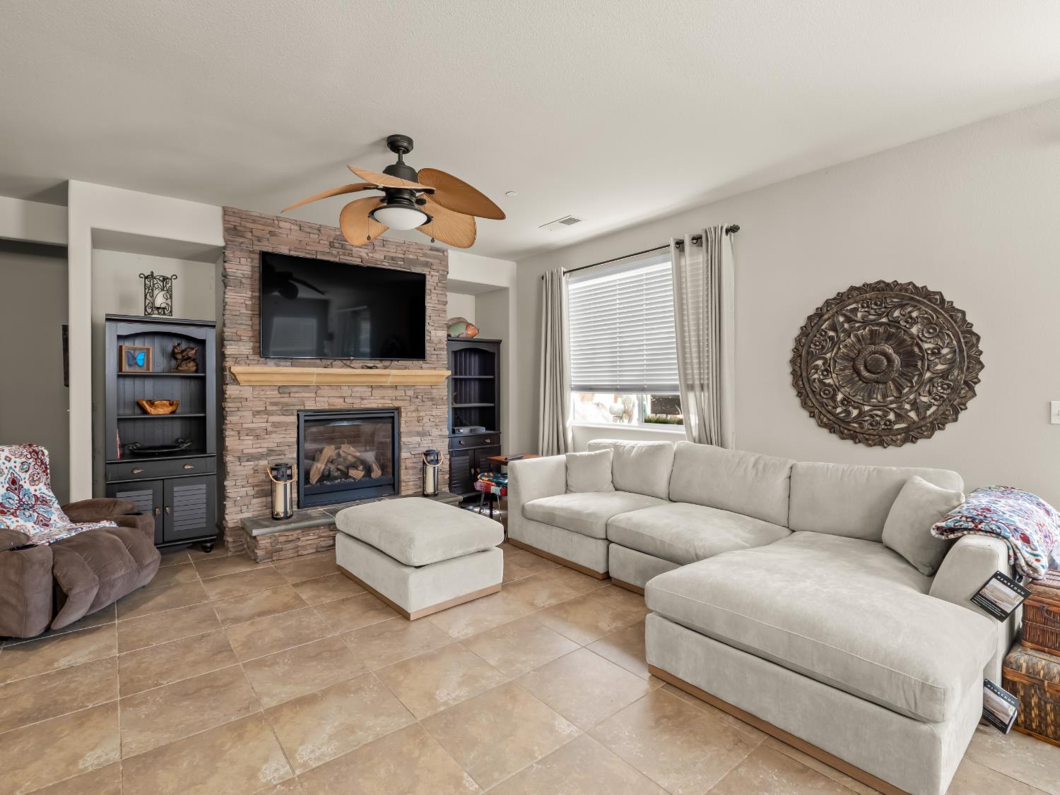 3022 Celeste Ave, Clovis, CA 93619