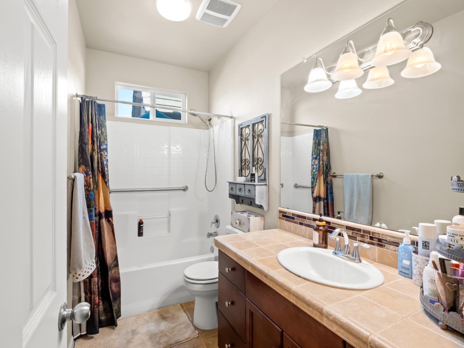 3022 Celeste Ave, Clovis, CA 93619