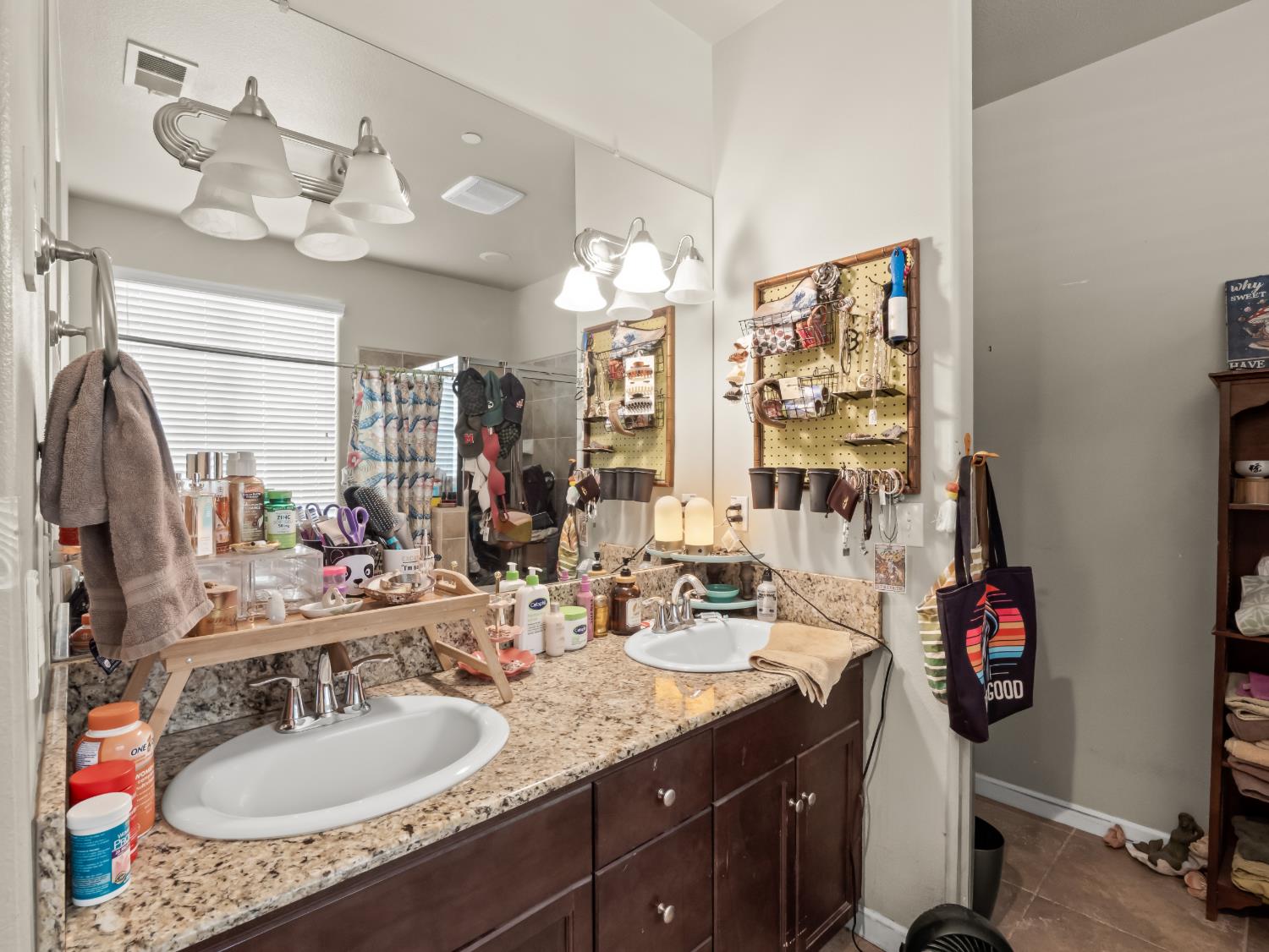 3022 Celeste Ave, Clovis, CA 93619