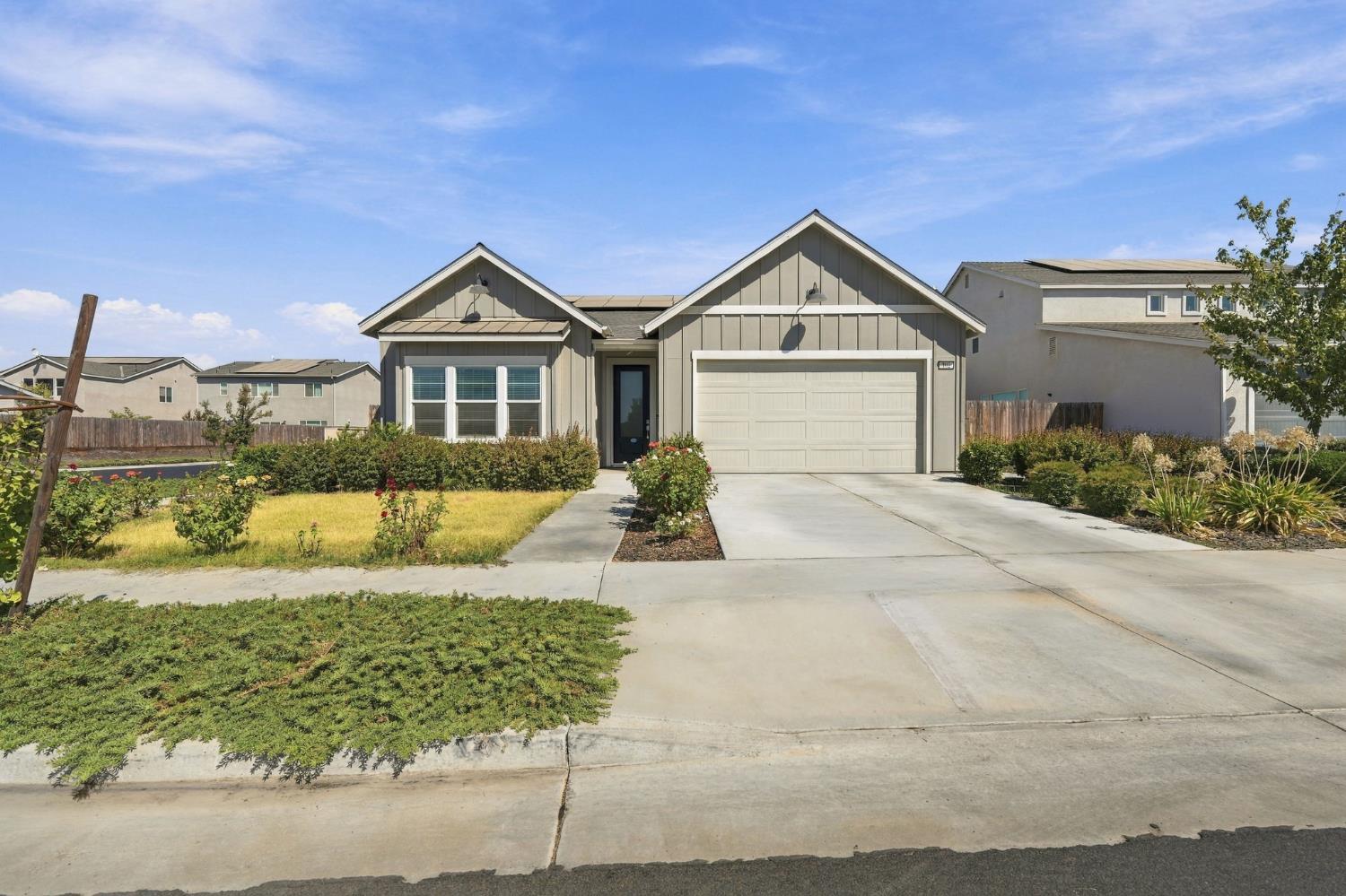 102 E Tyler Ave, Visalia, CA 93291