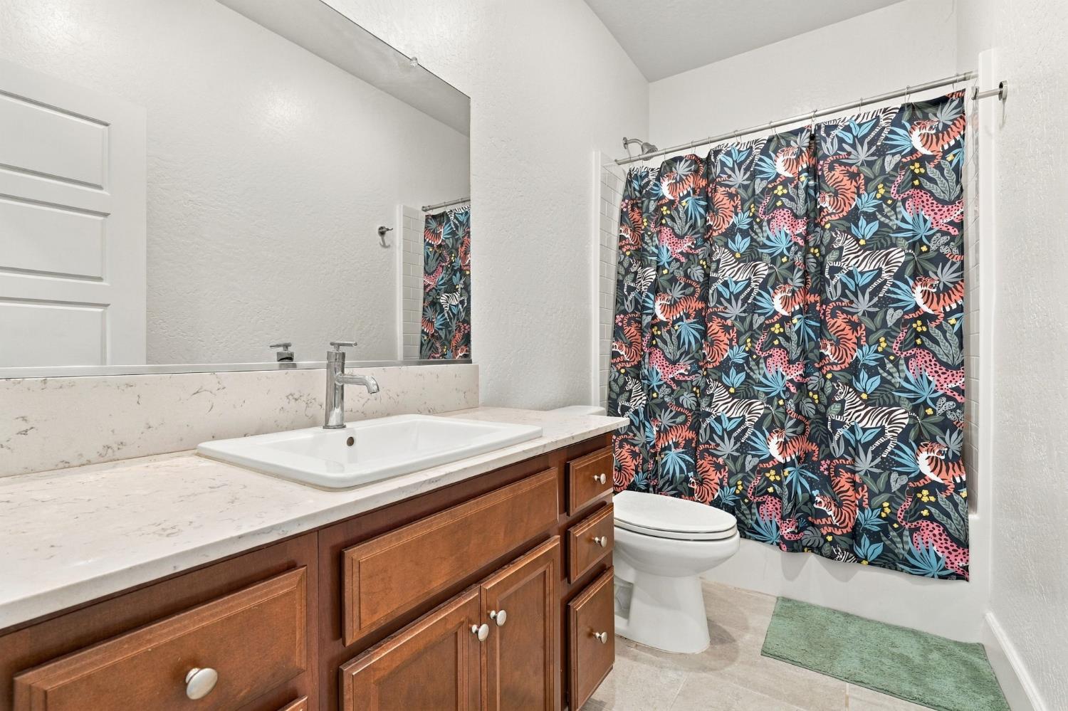 102 E Tyler Ave, Visalia, CA 93291