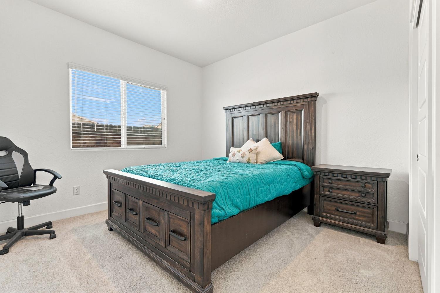 102 E Tyler Ave, Visalia, CA 93291