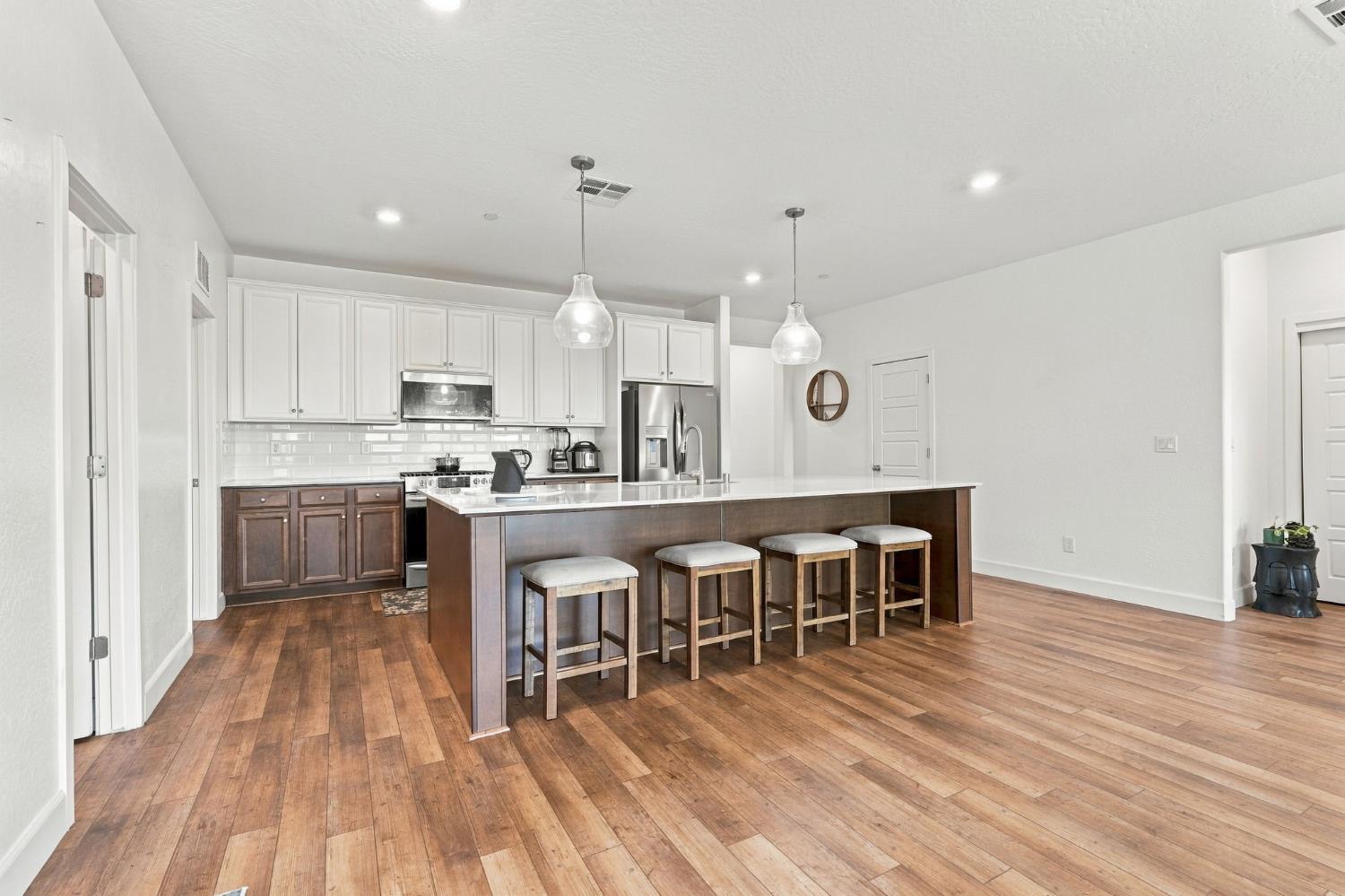 102 E Tyler Ave, Visalia, CA 93291