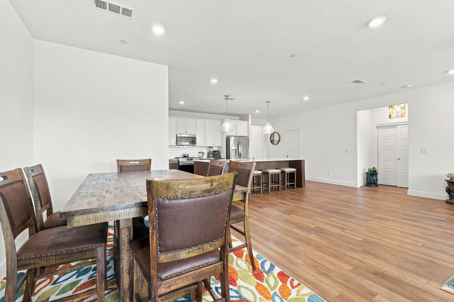 102 E Tyler Ave, Visalia, CA 93291