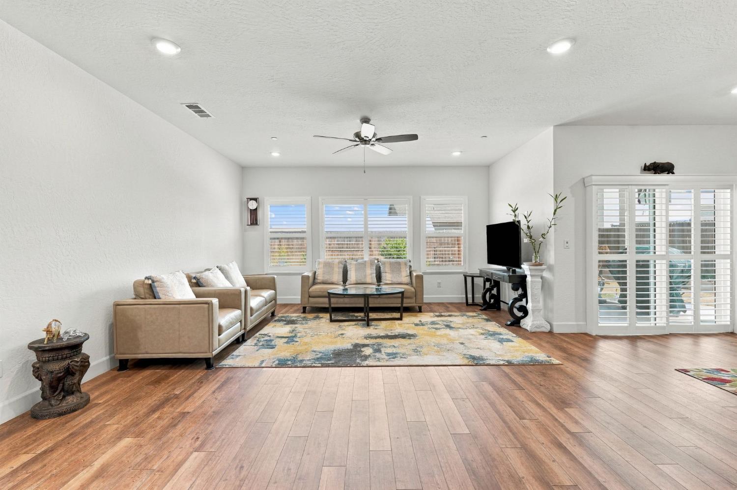 102 E Tyler Ave, Visalia, CA 93291