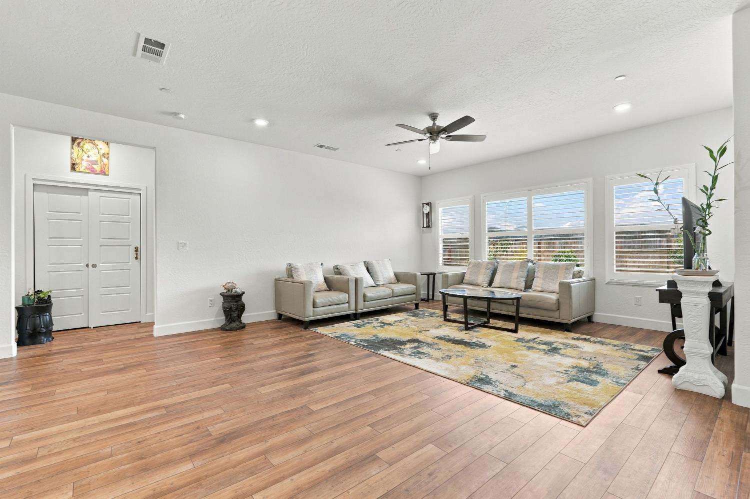 102 E Tyler Ave, Visalia, CA 93291