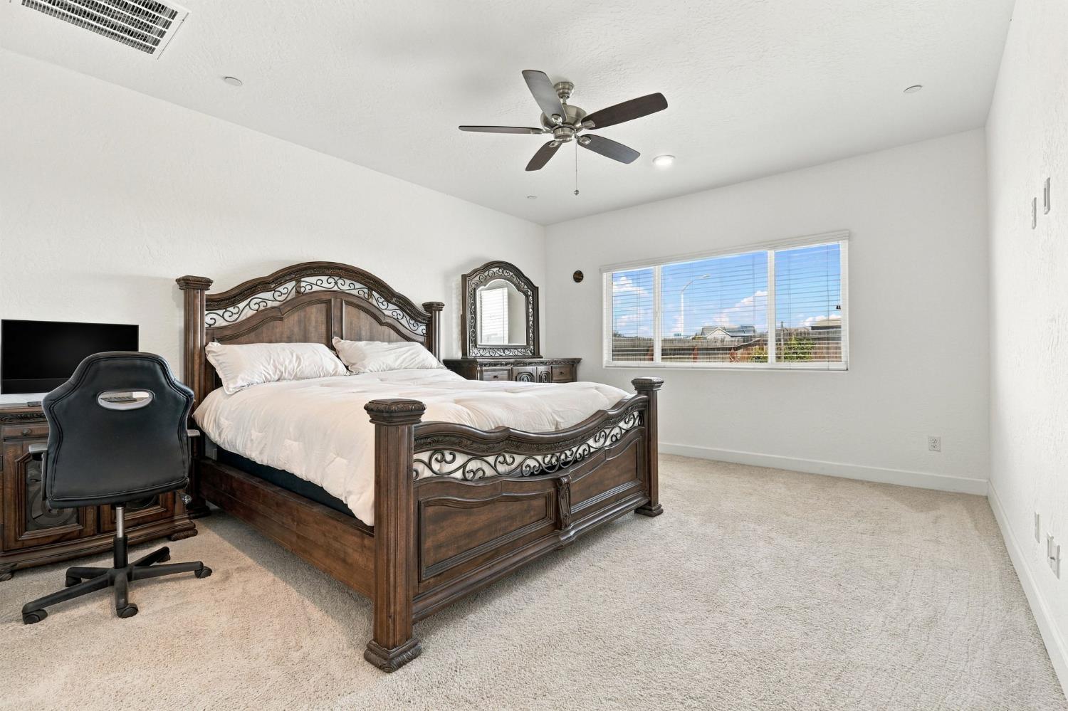 102 E Tyler Ave, Visalia, CA 93291