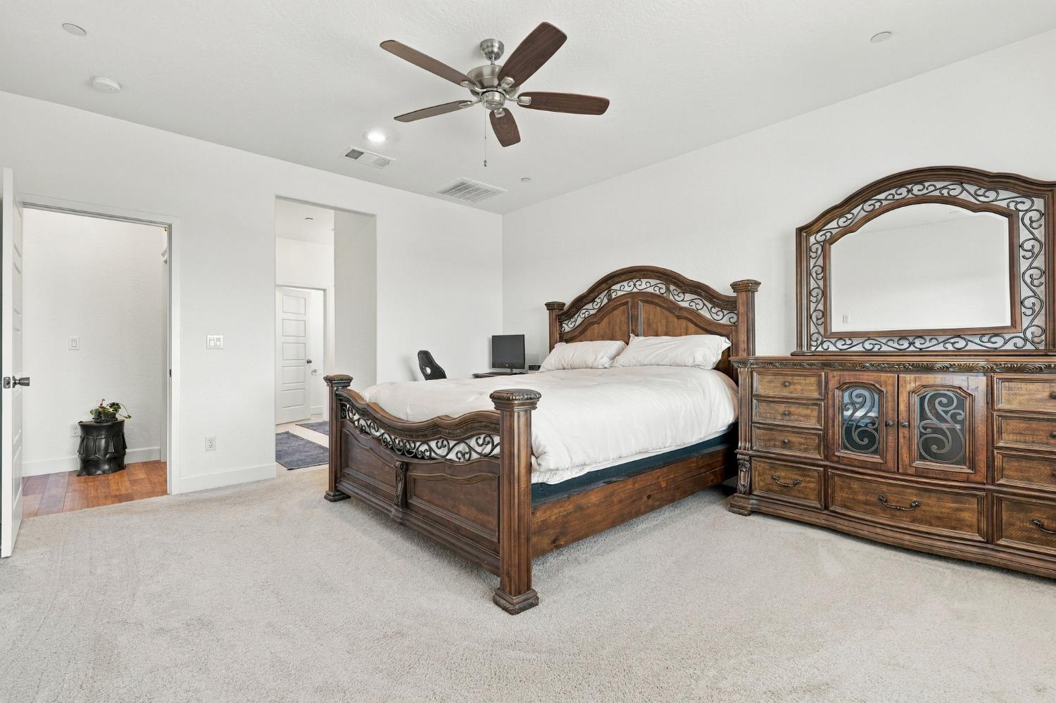 102 E Tyler Ave, Visalia, CA 93291