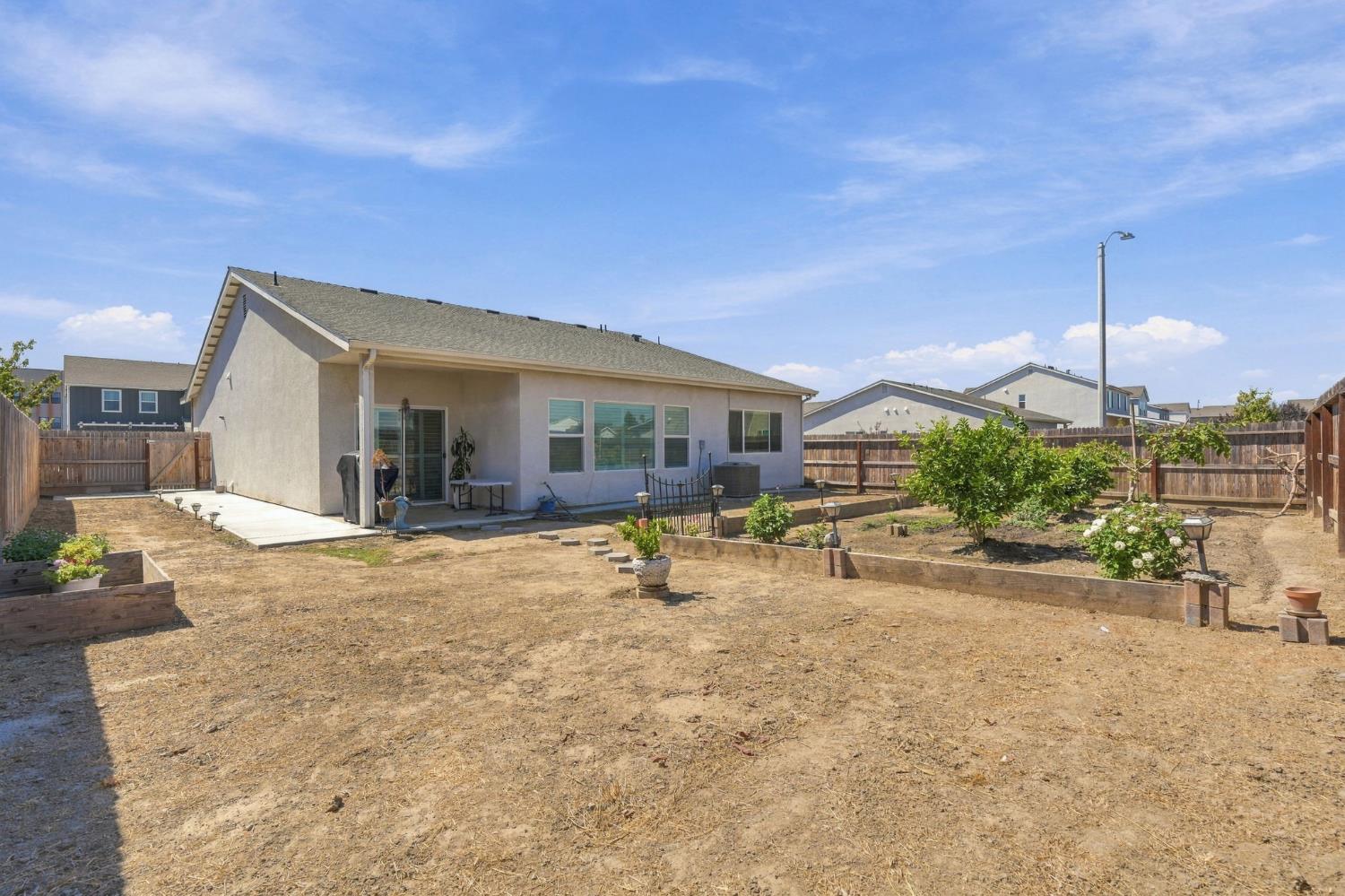 102 E Tyler Ave, Visalia, CA 93291