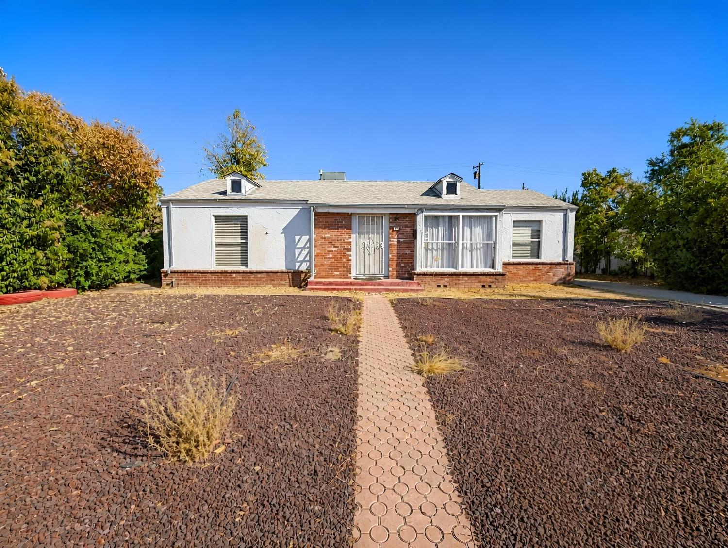 33 E Sussex Way, Fresno, CA 93704