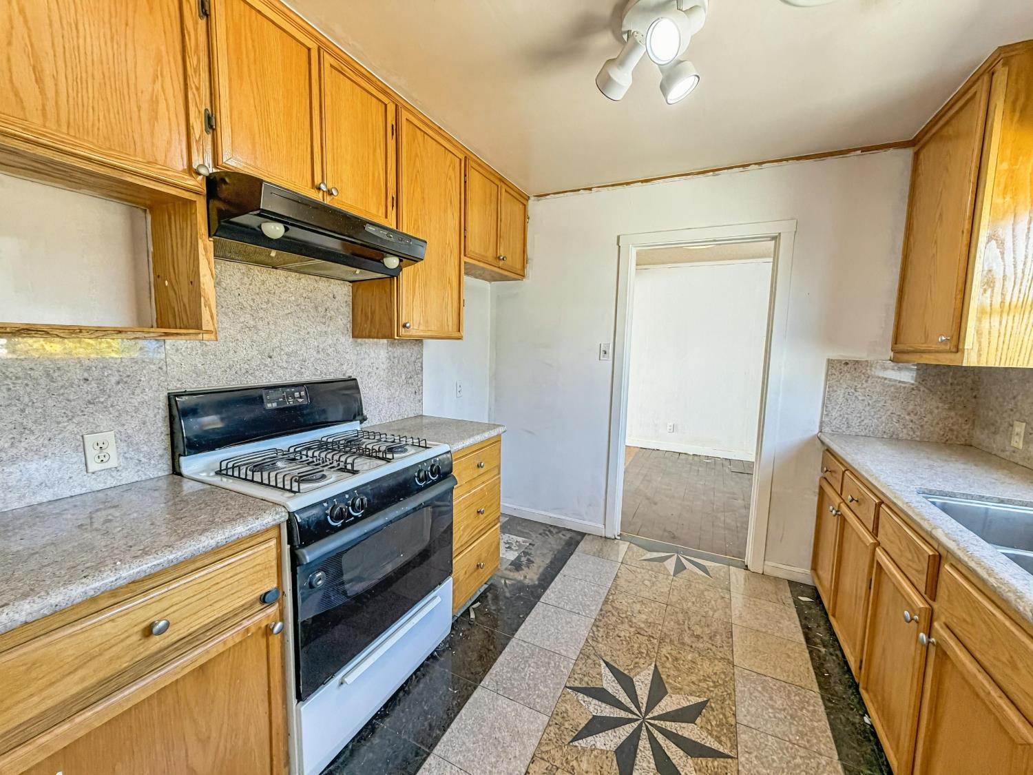 33 E Sussex Way, Fresno, CA 93704