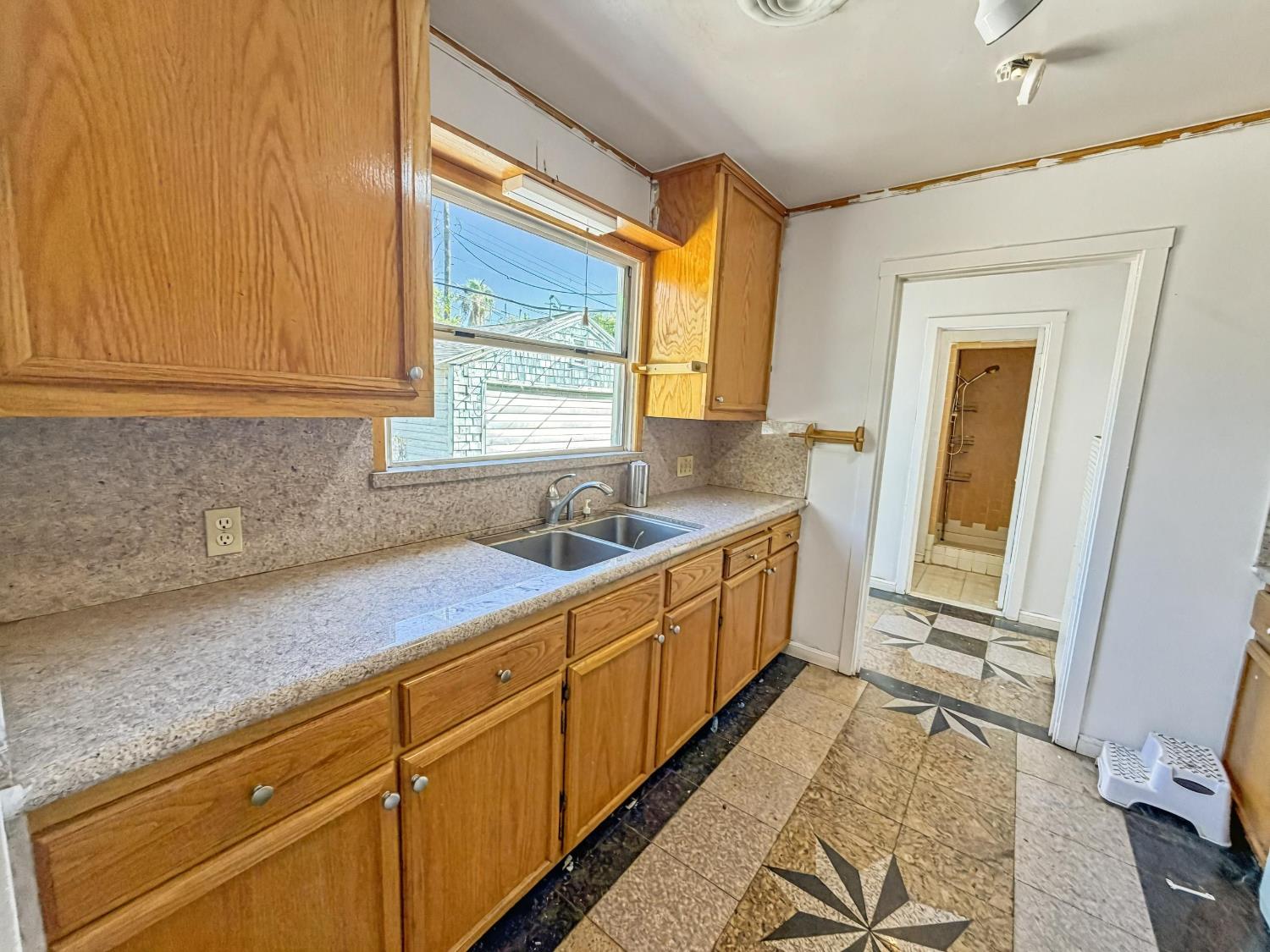 33 E Sussex Way, Fresno, CA 93704