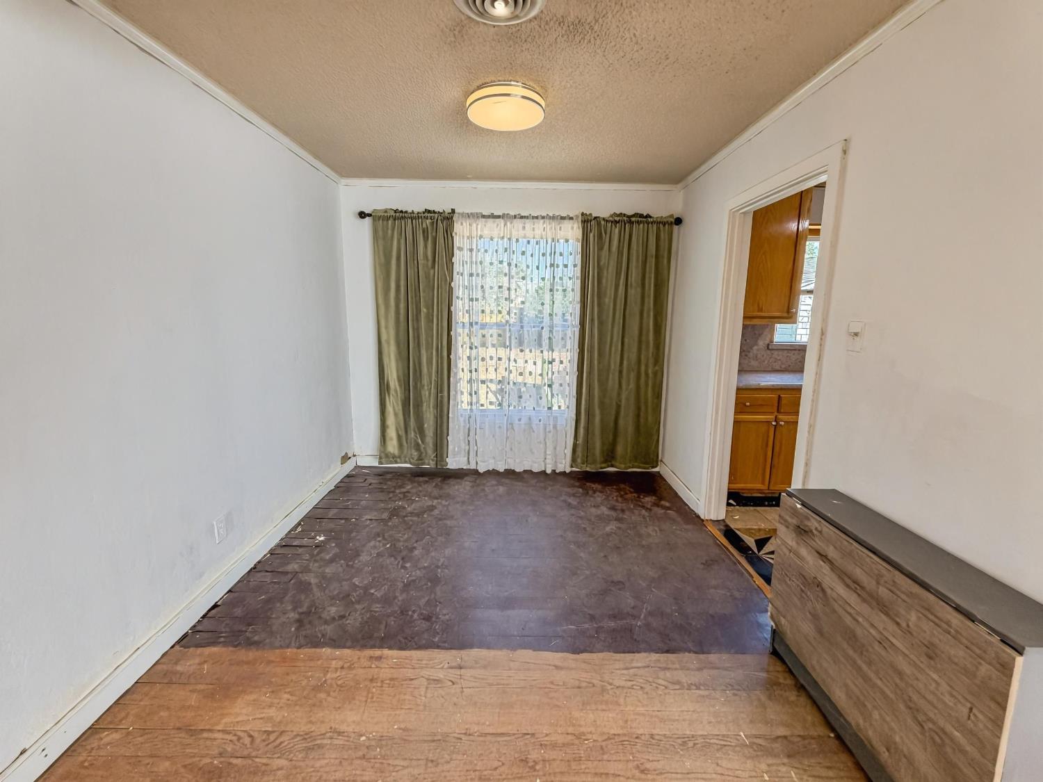 33 E Sussex Way, Fresno, CA 93704