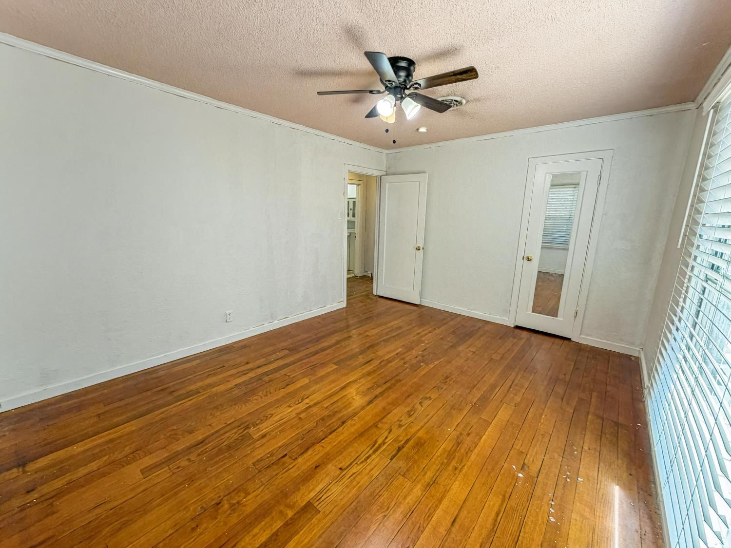 33 E Sussex Way, Fresno, CA 93704