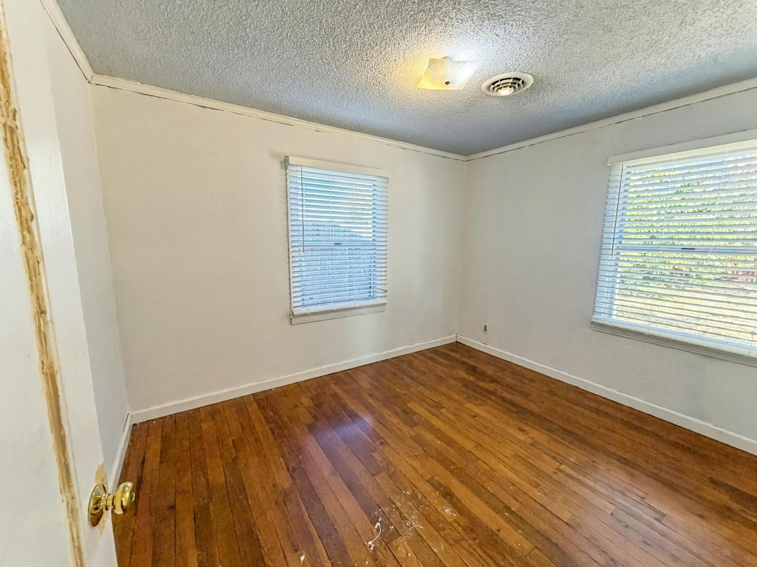 33 E Sussex Way, Fresno, CA 93704