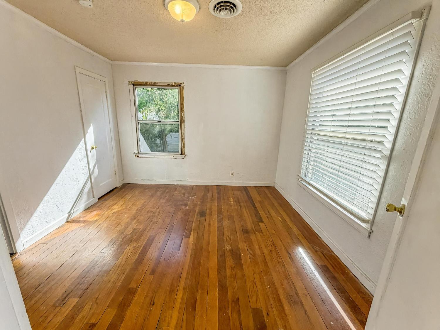 33 E Sussex Way, Fresno, CA 93704