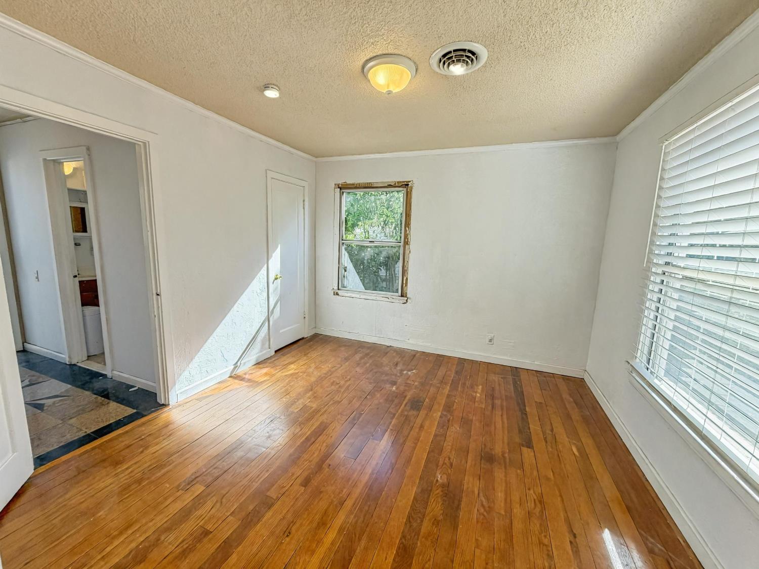 33 E Sussex Way, Fresno, CA 93704