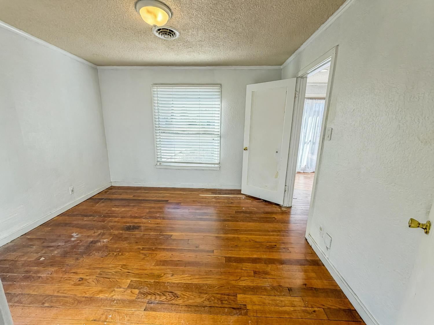 33 E Sussex Way, Fresno, CA 93704