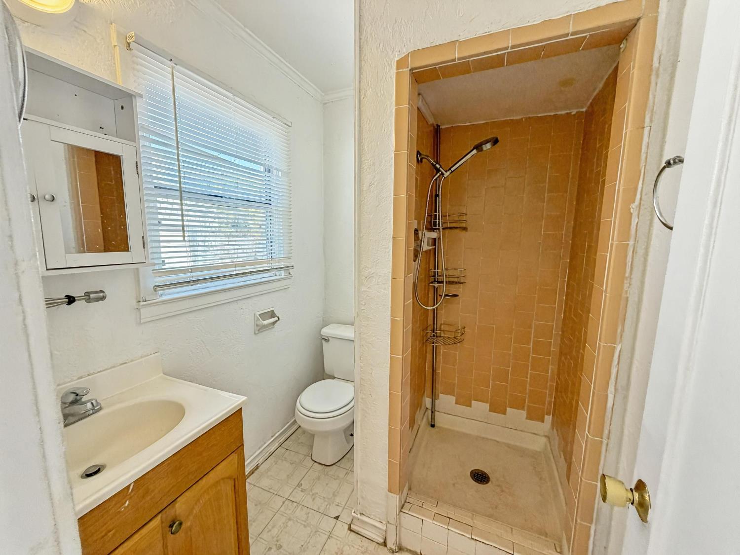 33 E Sussex Way, Fresno, CA 93704