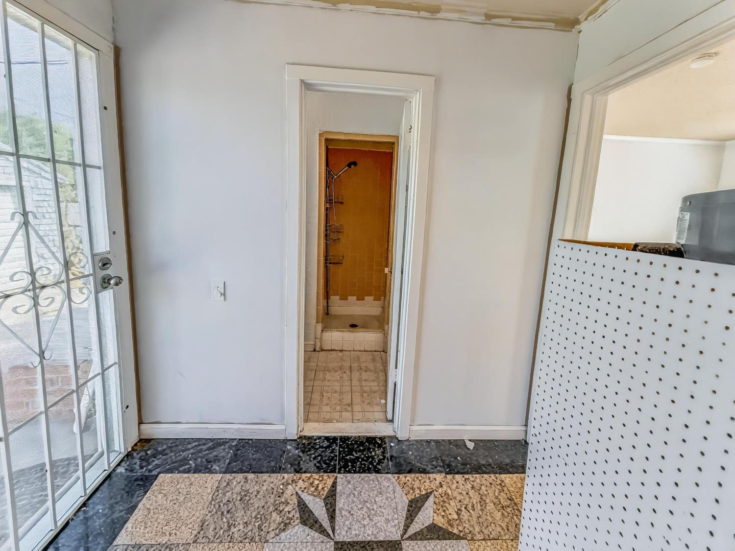 33 E Sussex Way, Fresno, CA 93704