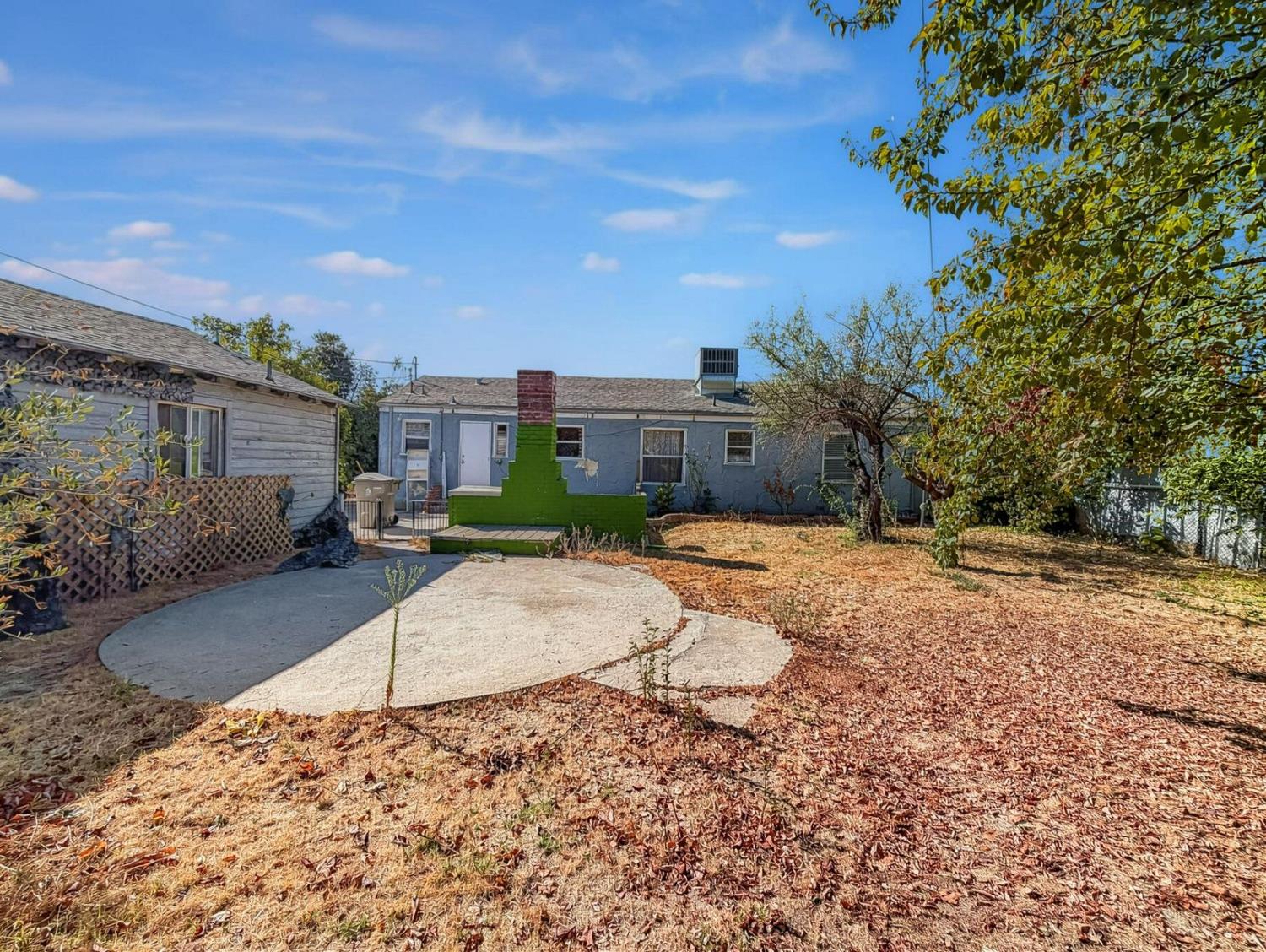 33 E Sussex Way, Fresno, CA 93704